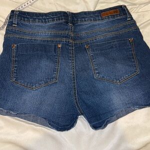 3/$15. Bundle sale! LEI TATUM high waisted dark rise jeans shorts sz 9